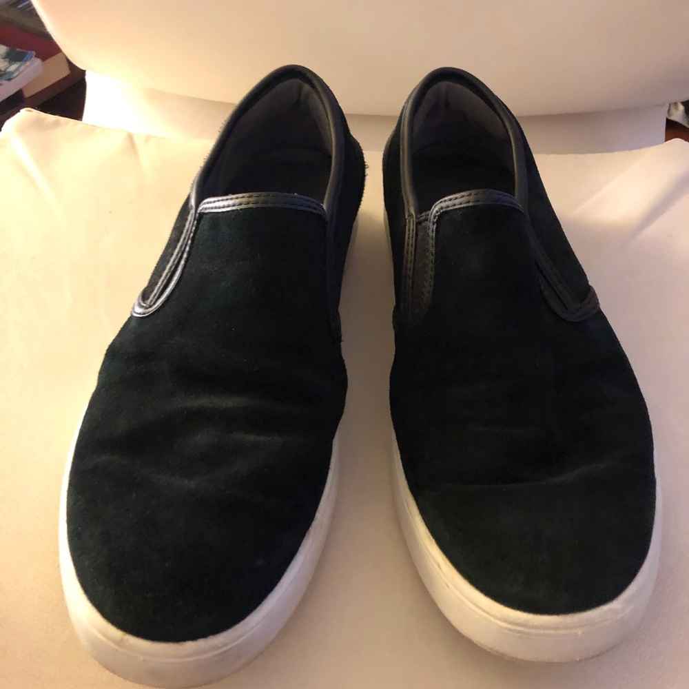 Clark’s Men’s black slip on boat shoes, size 9
